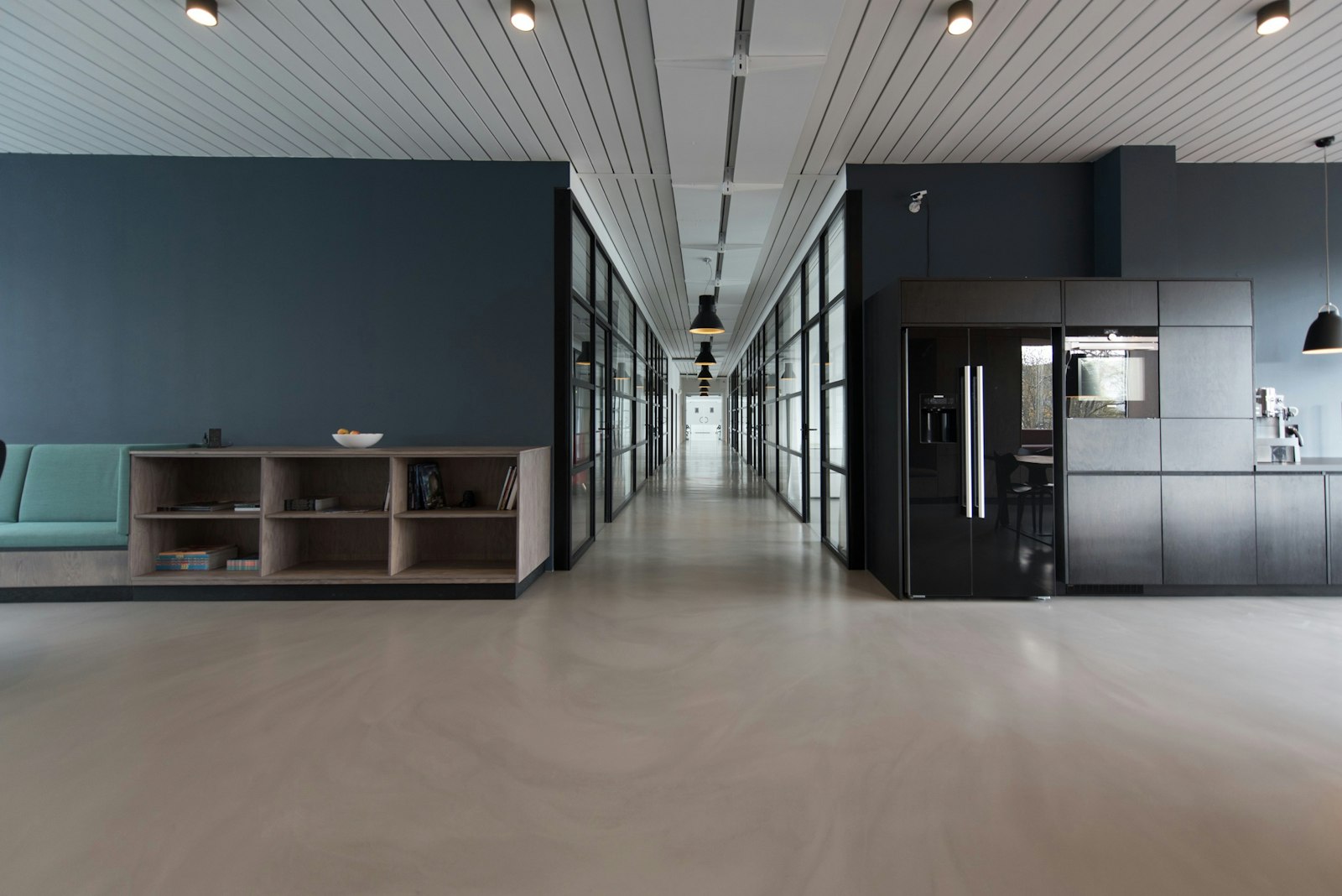 Espace de travail calme et soigné du cabinet